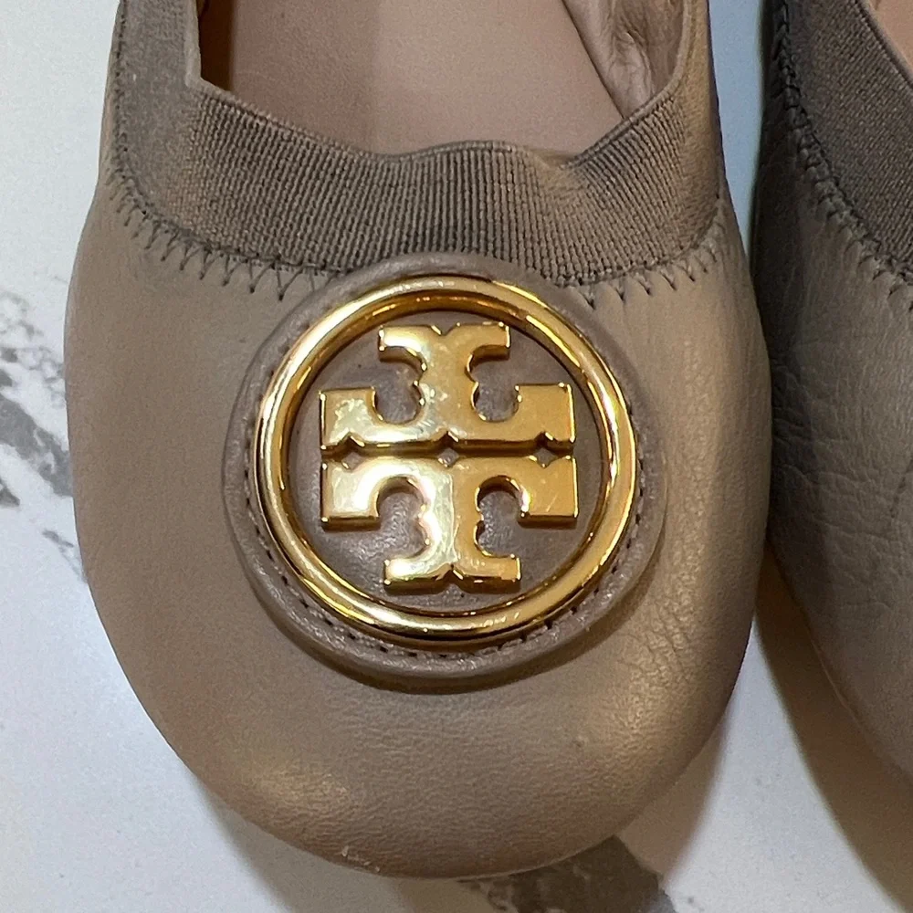 Tory Burch Women's Sand Caroline 2 Flats with Gold Logo size 8M